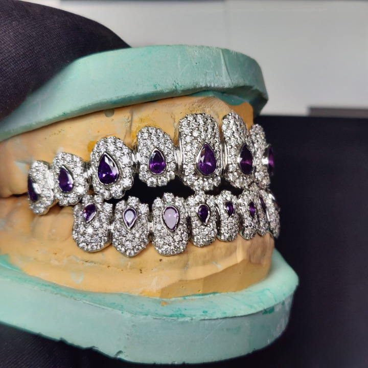 10 top &10 bottom stylish beautiful moissanite diamond teeth grillz with round and pear cut stones