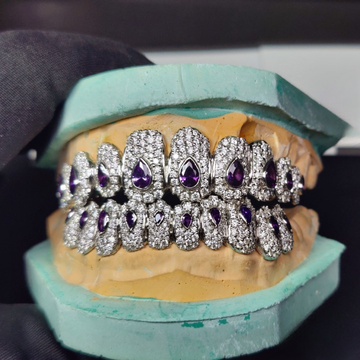10 top &10 bottom stylish beautiful moissanite diamond teeth grillz with round and pear cut stones
