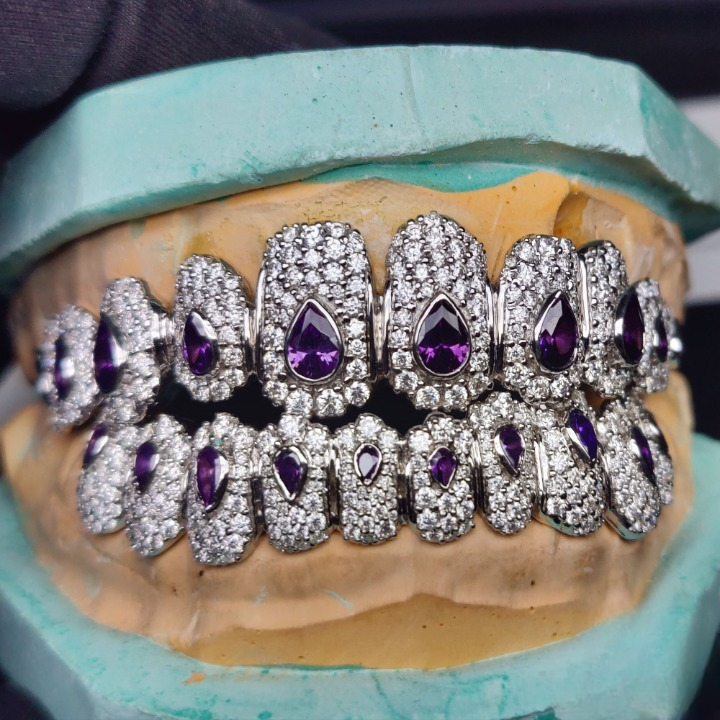 10 top &10 bottom stylish beautiful moissanite diamond teeth grillz with round and pear cut stones
